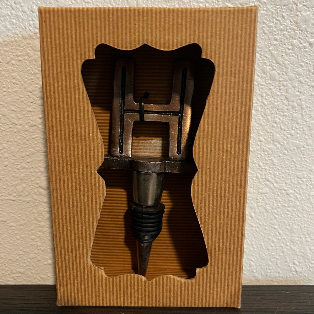 NIB Kirkland's Homestead Bottle Wine Stopper "H" Letter Bronze‎ New In Box